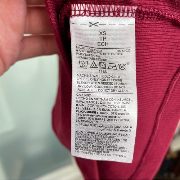 Ribbed Red Tank Top - Picture 4 of 4